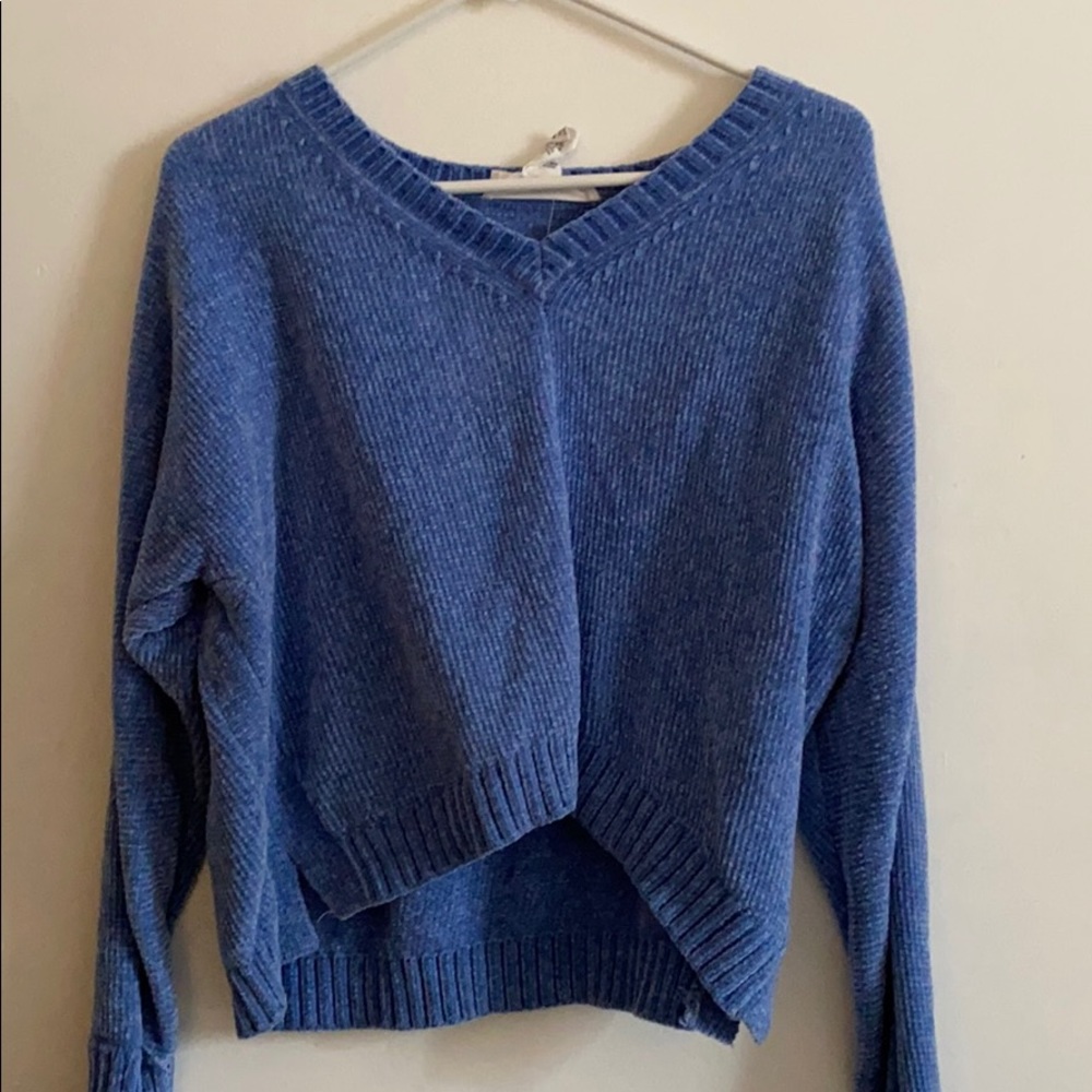 cropped v neck sweatshirt